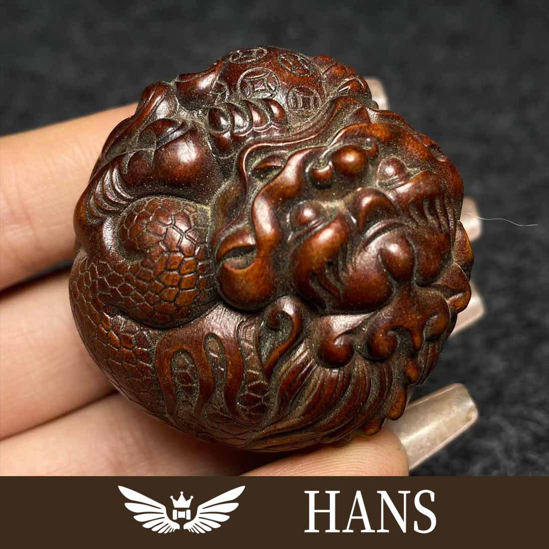 Boxwood carved zodiac ball: The twelve zodiac balls carved from boxwood are well preserved and the carvings are fine. Boxwood is also called oolong wood. It plays a very good role in strengthening the house and prospering the fa