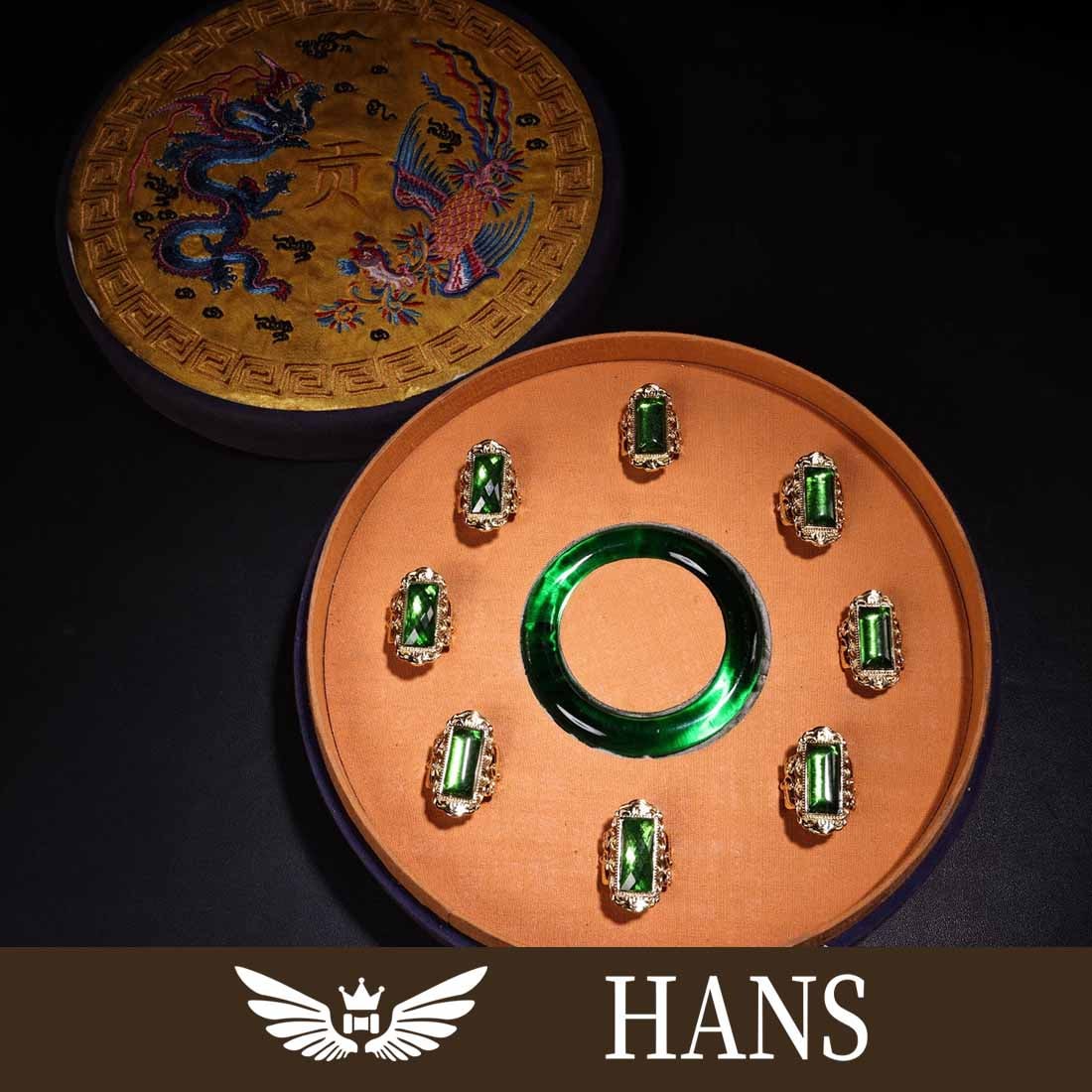 The finest emerald bracelet from the imperial collection of the Qing Dynasty (1 of 9)