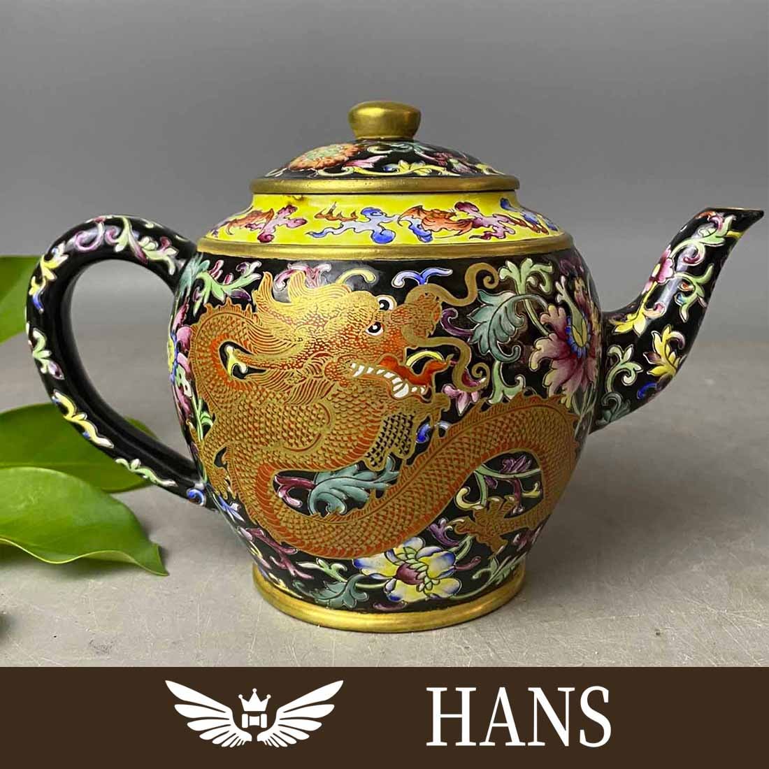 Qing Dynasty hand-painted dragon pattern enamel color painted gold purple clay pot: Qing Dynasty hand-painted dragon pattern enamel color painted gold purple clay pot High 14CM wide 17cm Freight: 1.International Freight: Foreign shipping charges are determined by destination. 2.Photo