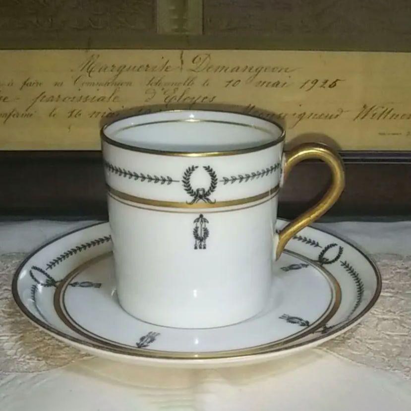 British Antique Aynsley Demitasse Cup & Saucer Royal Warrant Original item: British Antique Aynsley Demitasse Cup & Saucer Royal Warrant Original item weight Freight: 1.International Freight: Foreign shipping charges are determined by destination. 2.Photos, descriptions and v