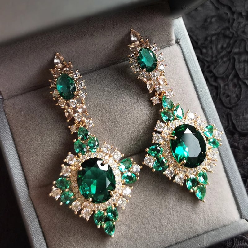 Baroque Vintage Emerald Earrings: Baroque Vintage Emerald Earrings Size: Earrings about 5.2CM Freight: 1.International Freight: Foreign shipping charges are determined by destination. 2.Photos, descriptions and valuations have been me