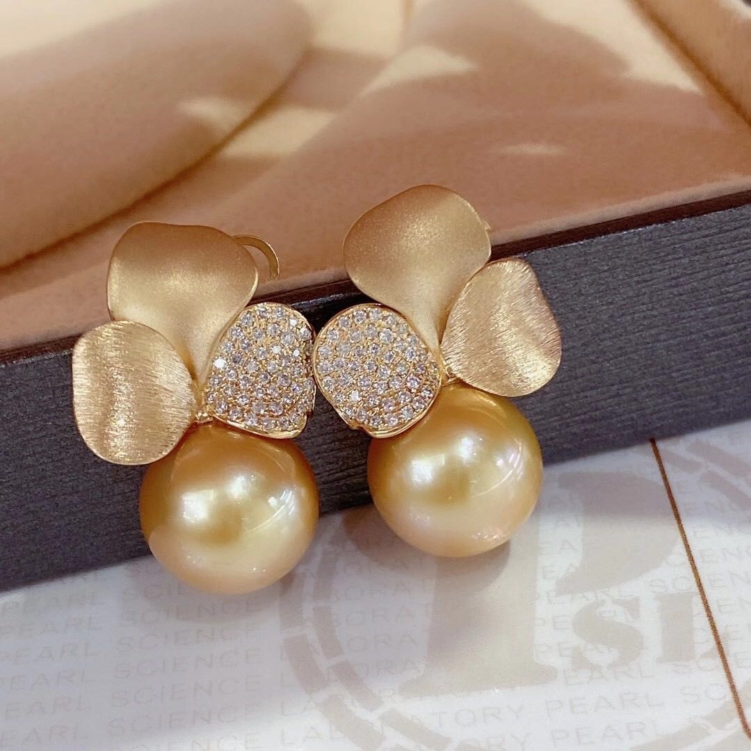 Natural Aurora Rare Golden Coffee Color Gold Pearl Earrings S925 Sterling Silver Frosted Clover Gold: Material: S925 sterling silver Pearl diameter 11~12MM Freight: 1.International Freight: Foreign shipping charges are determined by destination. 2.Photos, descriptions and valuations have been meticulo