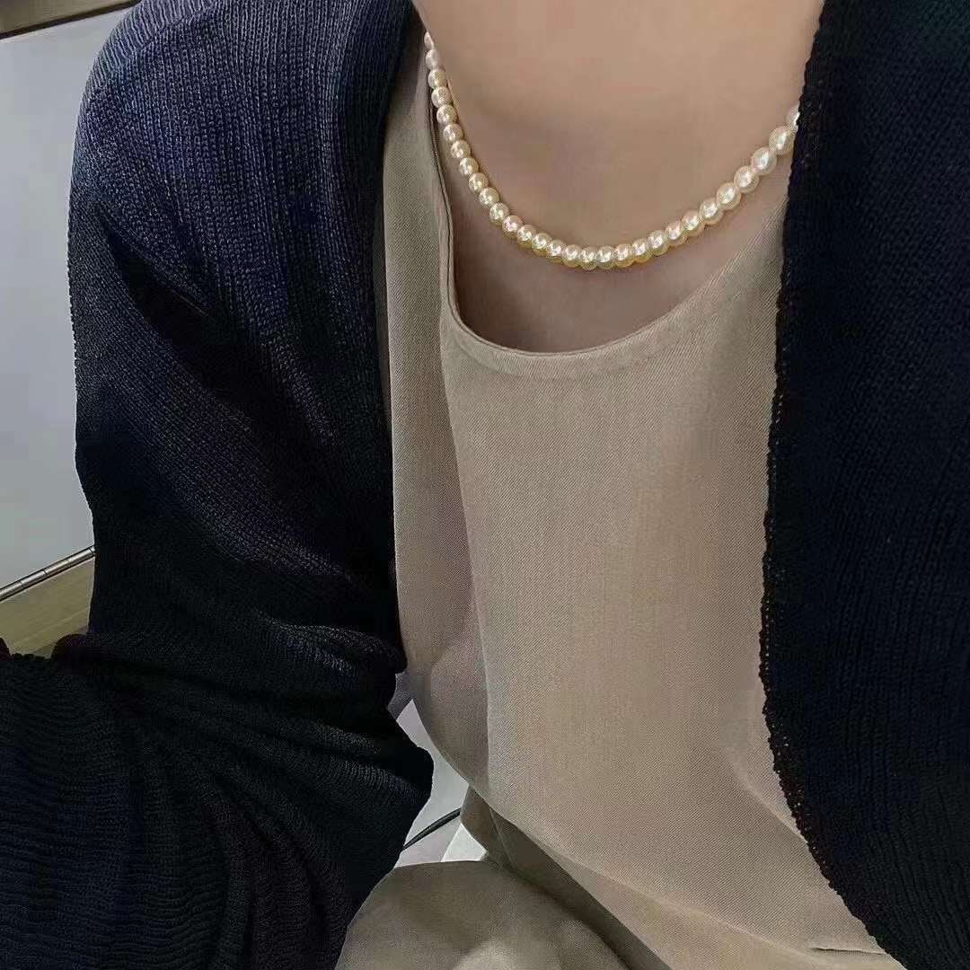 One saltwater Akoya pearl necklace: 5-6mm perfect round, almost no flaws, smooth and fine leatherGood brightness Freight: 1.International Freight: Foreign shipping charges are determined by destination. 2.Photos, descriptions and valuat