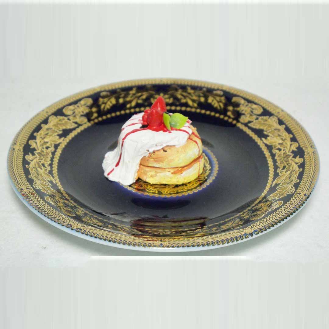 Oil painting plastic bottle cap [Strawberry pancake] (1 of 8)