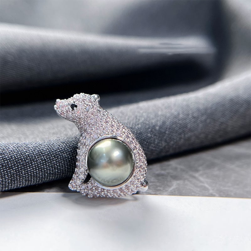 Polar Bear Animal Pearl Corsage: Polar bear animal pearl corsage 10mm natural seawater Tahitian pearl Freight: 1.International Freight: Foreign shipping charges are determined by destination. 2.Photos, descriptions and valuations hav