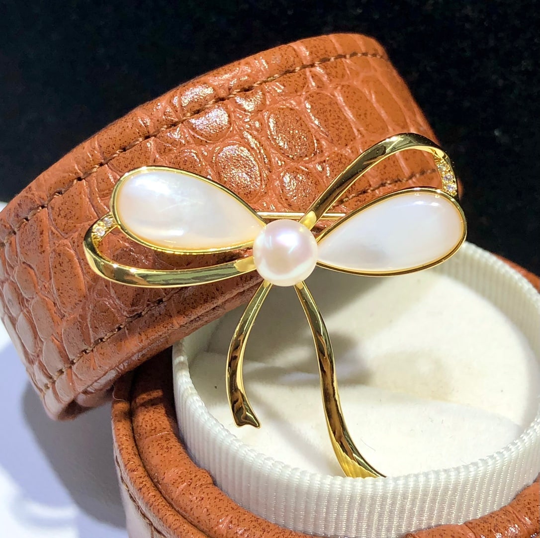 Mother-of-pearl corsage, 7-8mm seawater ak pearlescent: Mother-of-pearl corsage, 7-8mm seawater ak pearlescent Freight: 1.International Freight: Foreign shipping charges are determined by destination. 2.Photos, descriptions and valuations have been meticul