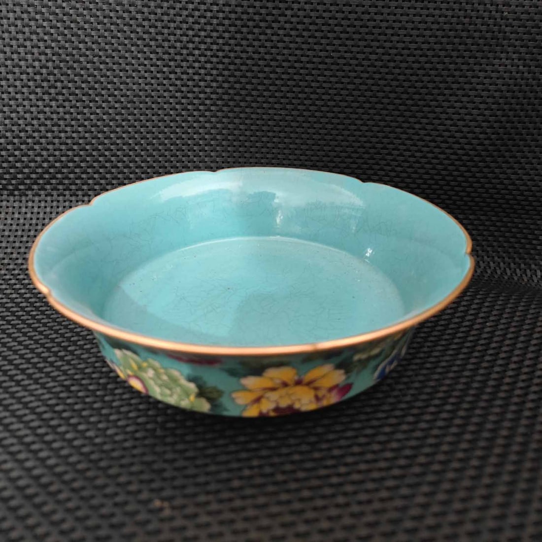 Qing Dynasty Yongzheng Ten Thousand Flowers Brush Washer: Qing Dynasty Yongzheng Ten Thousand Flowers Brush Washer Freight: 1.International Freight: Foreign shipping charges are determined by destination. 2.Photos, descriptions and valuations have been metic