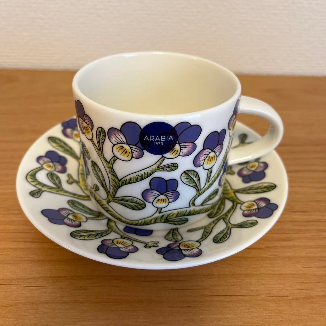 ARABIA Keto-orvokki cup and saucer: ARABIA Keto-orvokki cup and saucer.To mark the 100th anniversary of Paratissi designer Birger Kaipiaiinen's birth, Heikki Orvola's design features only Paratissi's violet pattern. This is a very valua