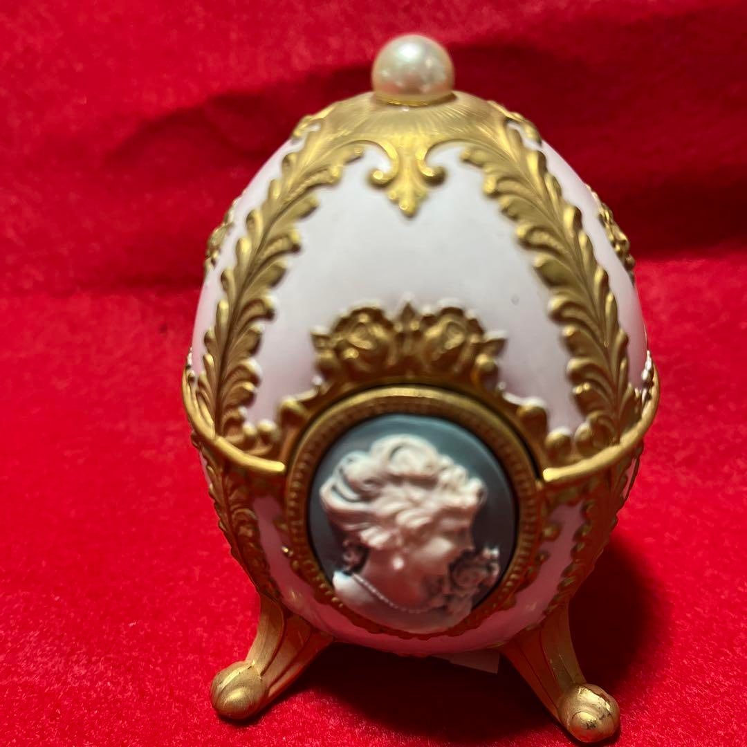 Antique Camellia Style Music Box (1 of 5)