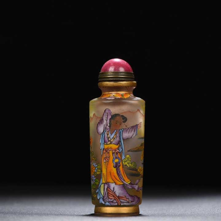 A snuff bottle with a picture of a lady in enamel and painted with gold on a glass: A snuff bottle with a picture of a lady in enamel and painted with gold on a glass High?9.4CM wide?3.3CM Weight: 115 g Freight: 1.International Freight: Foreign shipping charges are determined by dest