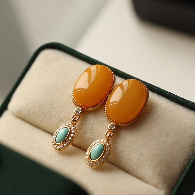 Natural old wax turquoise earrings: Natural old wax turquoise earrings Freight: 1.International Freight: Foreign shipping charges are determined by destination. 2.Photos, descriptions and valuations have been meticulously prepared by fu
