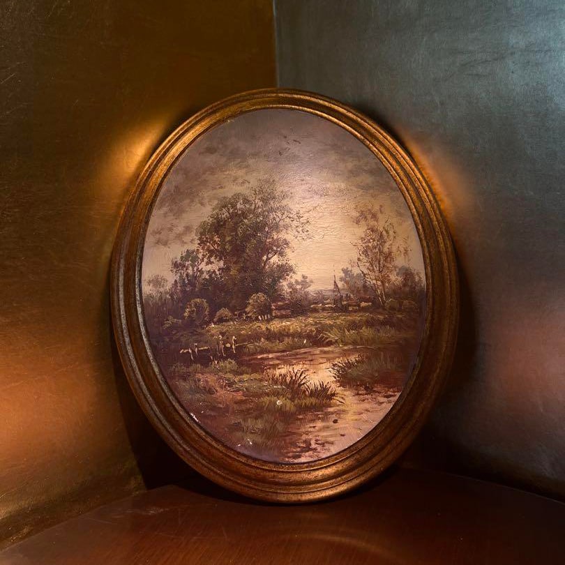 British antique oil painting: British antique oil painting.These are two disc-shaped paintings that an acquaintance of mine brought back from England while shopping. Disc-shaped objects.It comes with a gorgeous gold frame and the