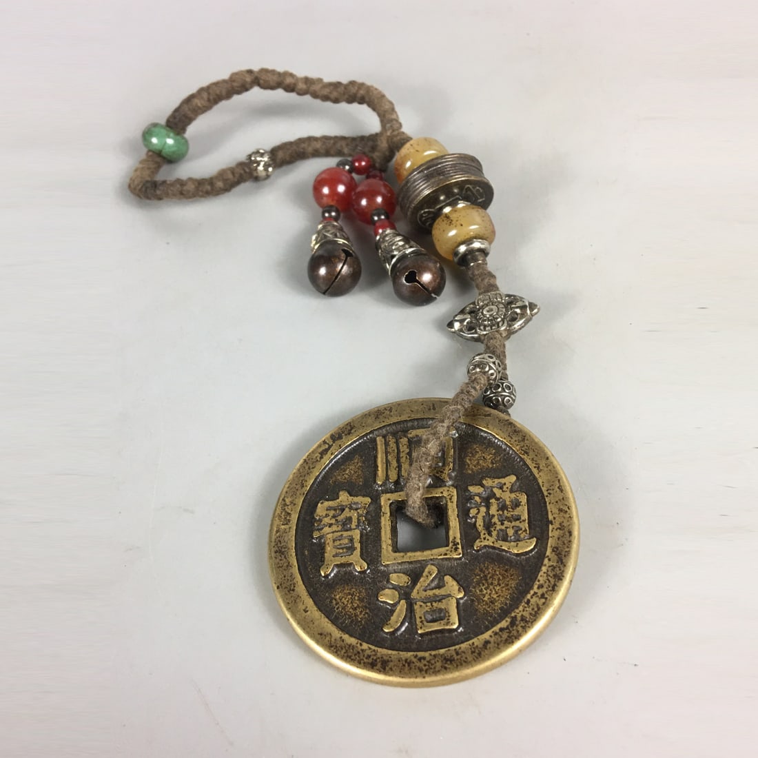A fine Shunzhi Tongbao copper coin pendant (1 of 8)