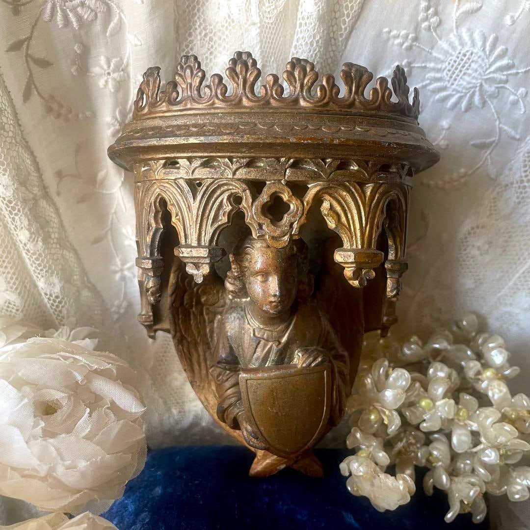 [Rare] Brass Angel Console Wall Hanging Angel French Antique: Antique French brass console from the 19th century.This is a heavy console with a three-dimensional relief of an angel holding a shield-like object in his hand.This console is in a smoke gold color an