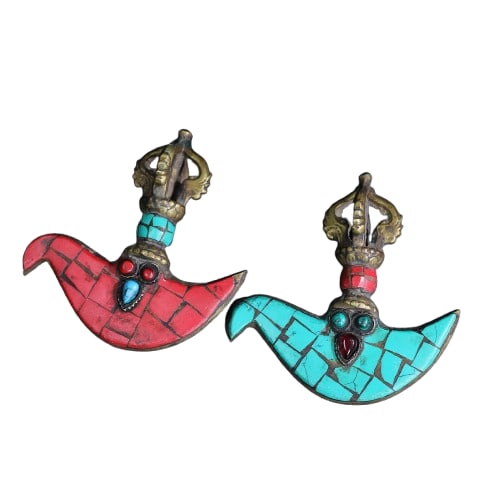 Old Collection of Brass Inlaid Diamond Axe and Knife Dharma Instruments: Old Collection of Brass Inlaid Diamond Axe and Knife Dharma Instruments. Fine workmanship, thick patina, sophisticated skin, and appearance as shown in the picture. High 9.5CM wide 9CM weight 300g Fre