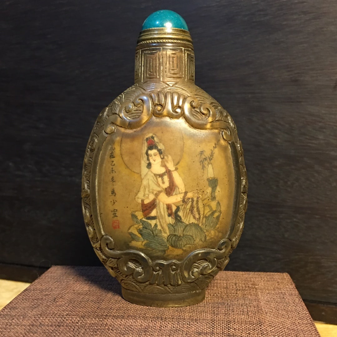Glass carved and painted snuff bottle (1 of 9)