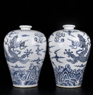 Ming style Hongwu blue and white dragon pattern plum vase: Ming style Hongwu blue and white dragon pattern plum vase. Purely handmade, with a reasonable layout, clear and distinct spaces, prominent themes, distinct layers, realistic images, hand-painted objec