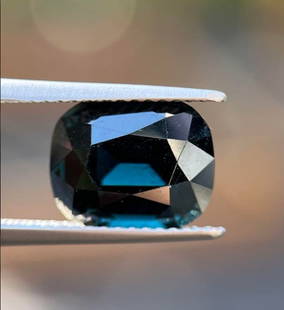 Deep neon blue spinel 4.4 ct natural gemstone: Deep neon blue spinel 4.4 ct natural gemstone 10.3x8.3x6.2mm Unheated deep neon blue spinel loose stone4.4 ct Mineral name: natural stone spinel Gemstone name: natural stone neon blue spinel Color: ne