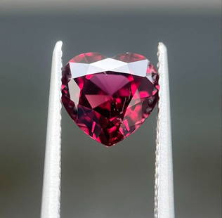 Sri Lanka unheated natural red purple loose stone: Sri Lanka Unheated Natural Reddish Purple Spinel Loose Stone Mineral Name: Natural Spinel Gem Name: Spinel Color: Reddish Purple Carat: 1.50ct Gem Type: Natural Reddish Purple Spinel Color: Reddish Pu