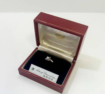 [Size 9] Antwerp Diamond Luxury Solitaire Ring: Comes with original box This is a diamond ring. It is more than 50 years old. No more information is available at this time. [Antwerp Diamond Deluxe] "Antwerp" is a Belgian city famous for diamonds. "
