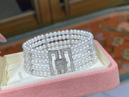 Natural freshwater pearl bracelet: Natural freshwater pearl bracelet,K gold craft sterling silver version 3-4mm round beads strong light almost flawless Freight: 1.International Freight: Foreign shipping charges are determined by desti