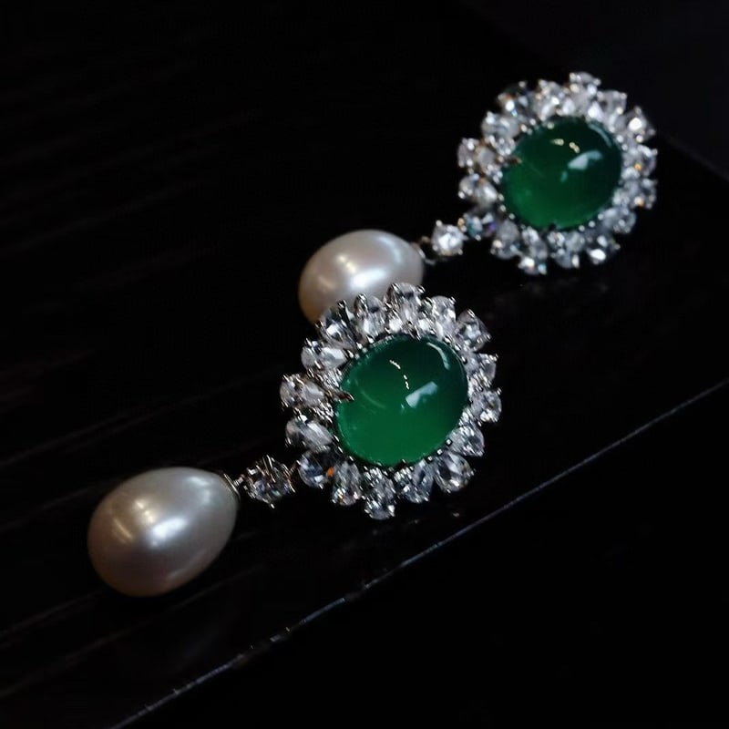 Natural water drop rice beads: Natural water drop rice beads, art, fine workmanship, full of diamonds, inlaid with real objects Freight: 1.International Freight: Foreign shipping charges are determined by destination. 2.Photos, des