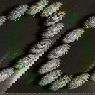 Qing Dynasty style dzi bead bracelet: Qing Dynasty style Dzi beads bracelet, exquisite and perfect, a good collection, 1.5mm wide, 52g Freight:1.International Shipping: Foreign shipping costs are determined by the destination.2.Photos, de