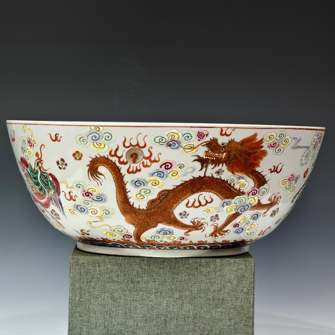 Famille rose piled with gold and dragon and phoenix pattern Arhat bowl (1 of 9)