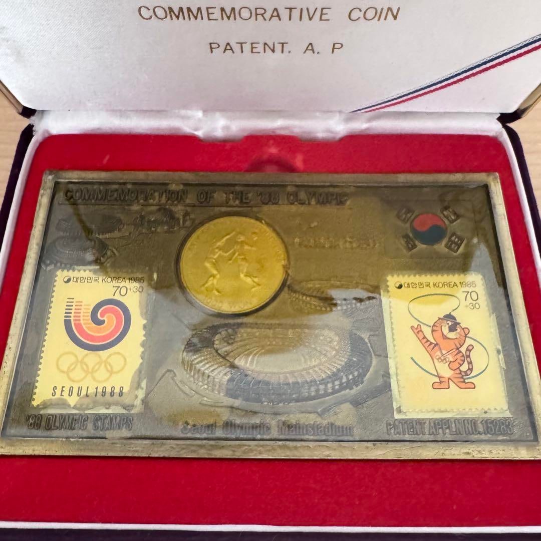 Commemorative medals, stamps, and coins from the 1988 Seoul Olympics in South Korea: Commemorative medals, stamps, and coins from the 1988 Seoul Olympics in South Korea 1988 Seoul Olympics, South Korea Commemorative medals and stamps Comes with original box Can be displayed standing u
