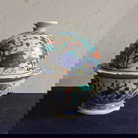 Ming Dynasty style fighting colors seaweed fish pattern covered bowl: The Chenghua period under the Ming Dynasty, a covered bowl with algae and fish pattern, can also be used as an incense burner, size 13.2x12.8 Freight: 1.International Freight: Foreign shipping charges