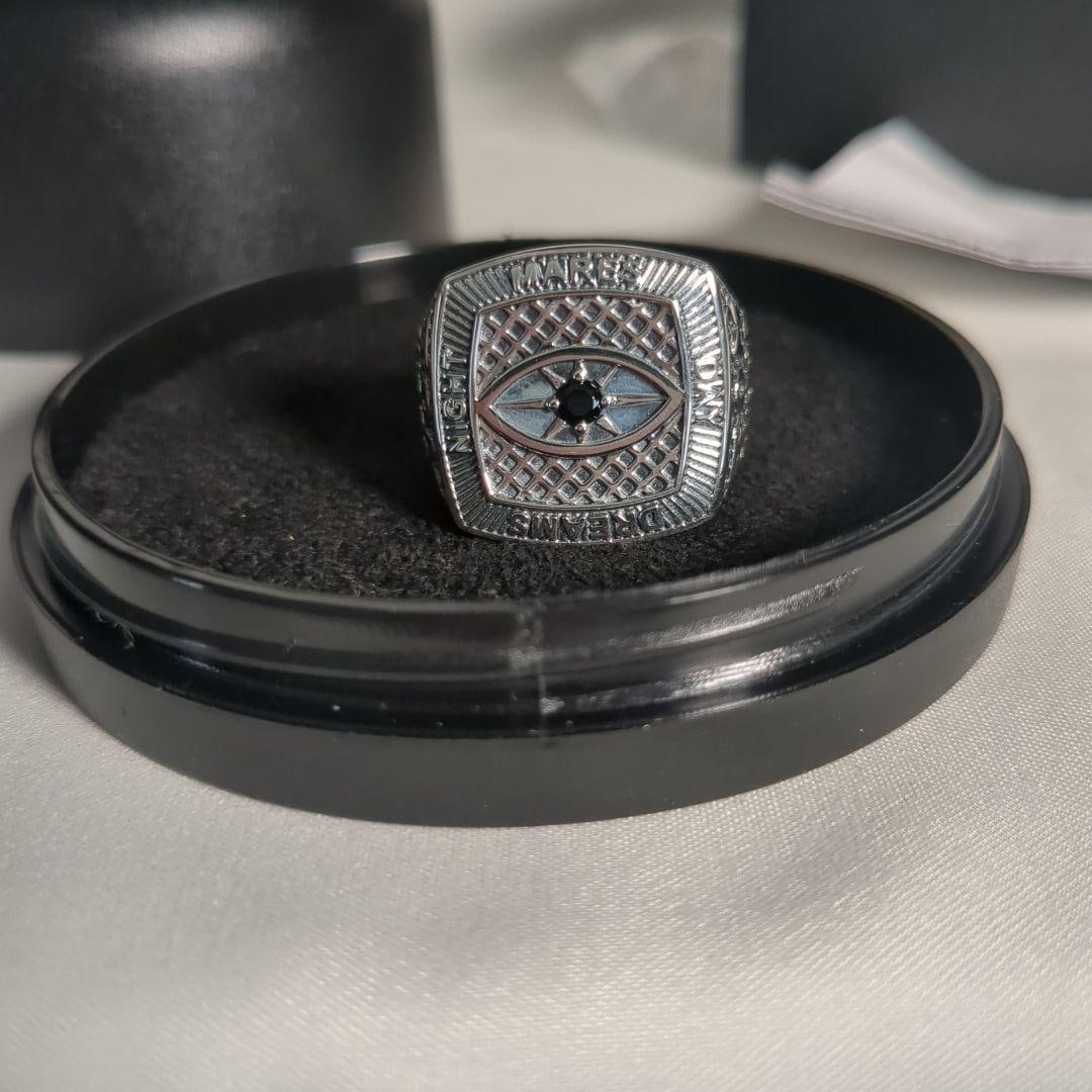 Champion's Ring: Champion RingProduct DescriptionTom WoodChampion RingProduct DetailsSterling SilverRhodium CoatedSignet DesignMaterial: Sterling SilverSize: EU Size 58 (equivalent to size 18) Freight: 1.International