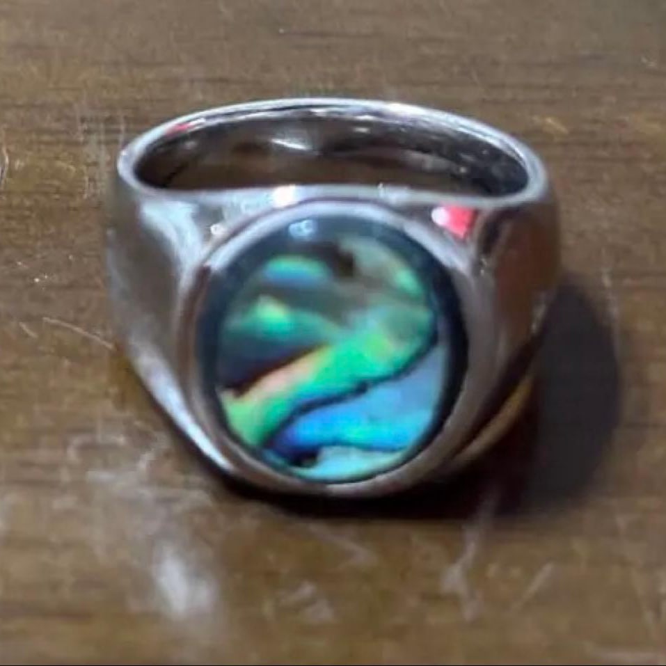 Elliptical Abalone Shell Ring: It has beautiful colors that change with the angle of observation. The item shows some wear, please refrain from purchasing if you are concerned about minor scratches or sensitive to such details.It c