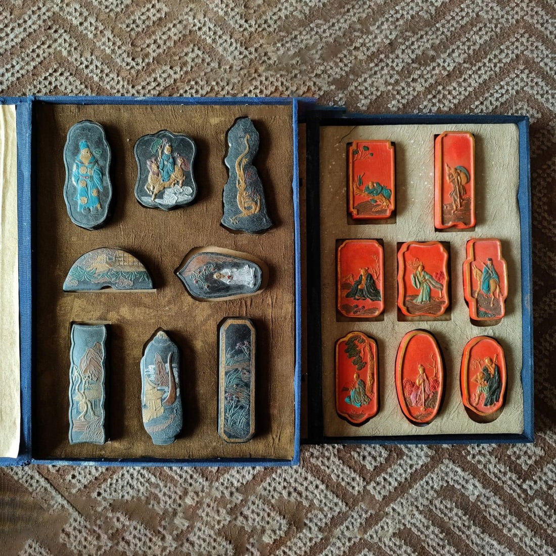 Cinnabar ink, Eight Immortals Gathering + Art Forest Appreciation, two sets: Cinnabar ink, Eight Immortals Gathering + Art Forest Appreciation, two sets, total weight 1.68 jin. Each piece is 9.5 cm long and 3 cm wide. Freight: 1.International Freight: Foreign shipping charges