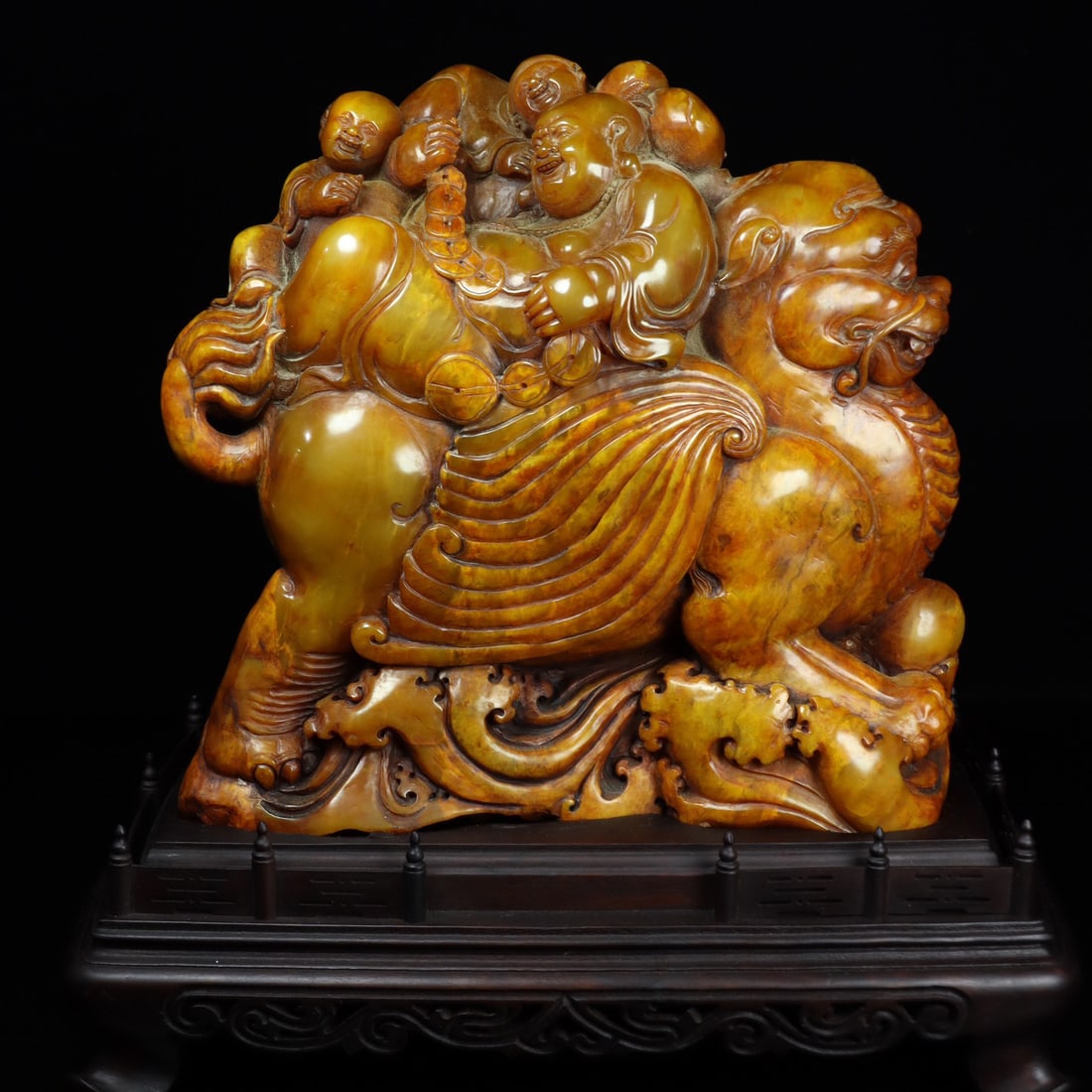 Calligrapher, Lin Qianpei, carved stone in the ninth month of the Wu Zi year: Collectible item, Sealed by the Lin Qianpei in the ninth month of the Wuzi year, carved stone, Shoushan stone and Tianhuang stone carving of auspicious animals, exquisite carving skills, hollow-out cr