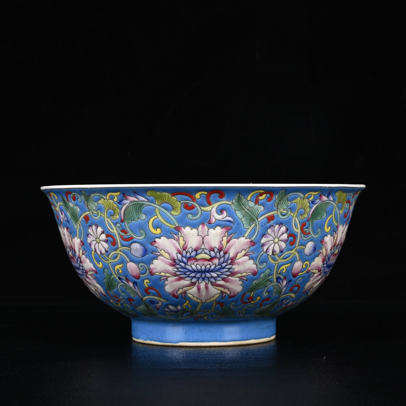 Qing dynasty style Kangxi famille-rose porcelain bowl with floral design: Qing Dynasty style Kangxi famille-rose porcelain bowl with floral design, size 7x15.5 cm Freight: 1.International Freight: Foreign shipping charges are determined by destination. 2.Photos, description