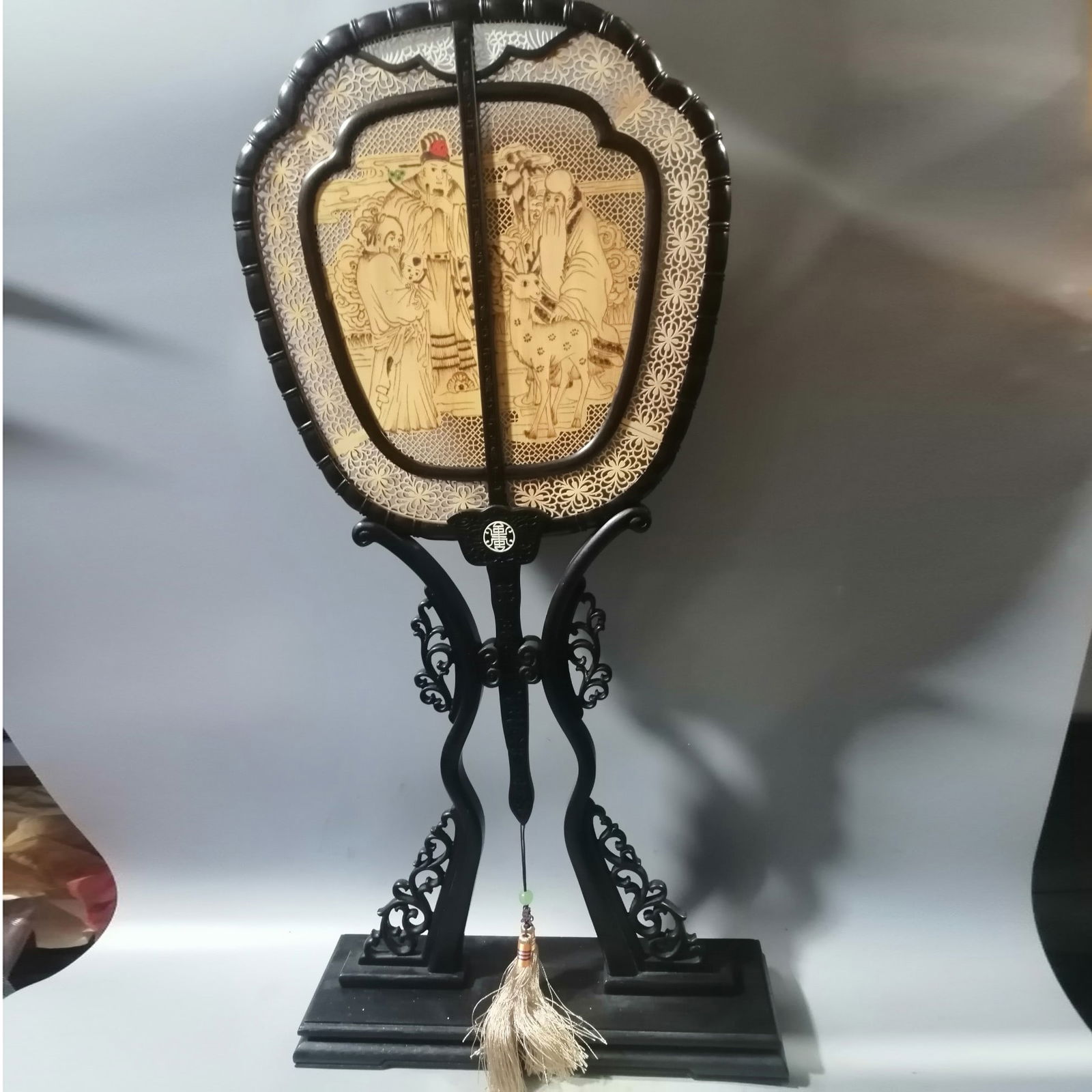 Fulu Shou Three Star Folding Fan Screen Accessory: The Three Star Gods of Fu Lu Shou, a folding screen decoration with a size of about 65x32.7x10 cm and a weight of approximately 873 grams Freight: 1.International Freight: Foreign shipping charges are