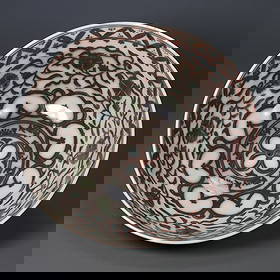 Ming Dynasty style underglaze red floral pattern bowl: A Ming Dynasty style underglaze red floral bowl, 9cm high and 19cm in diameter. It is made using the underglaze red technique, with red as the main color and decorated with intertwined floral patterns