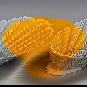 Ming dynasty style melon-ribbed rimmed bowl: A yellow-glazed green-enamelled 'Lotus Seed' pattern melon rib mouth bowl made during the Hongzhi period of the Ming Dynasty. The bowl features exquisite craftsmanship and is shaped like a lotus and i