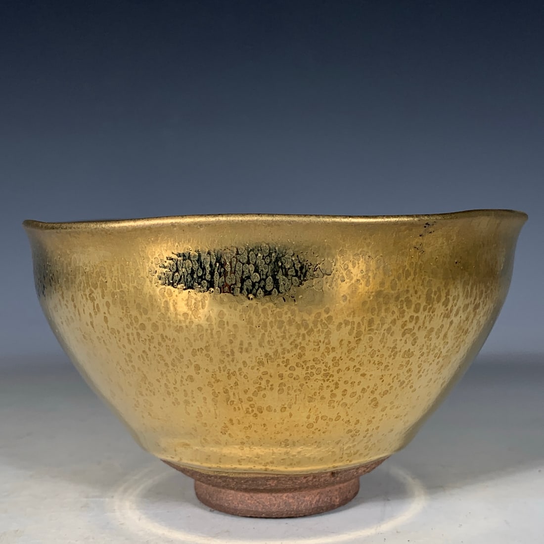 Song Dynasty style Jian Kiln Gold Oil Drop Teacup: Song Dynasty style Jian Ware Gold Oil Spot Tea Bowl, height 7.5 centimeters, diameter 12.5 centimeters Freight: 1.International Freight: Foreign shipping charges are determined by destination. 2.Photo