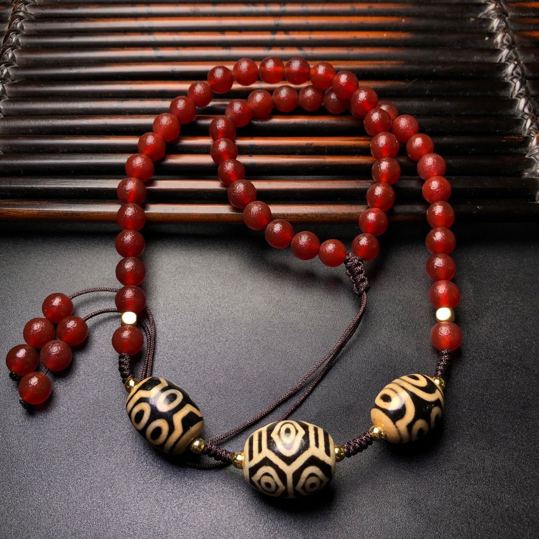 Old Agate Bead Necklace (1 of 9)