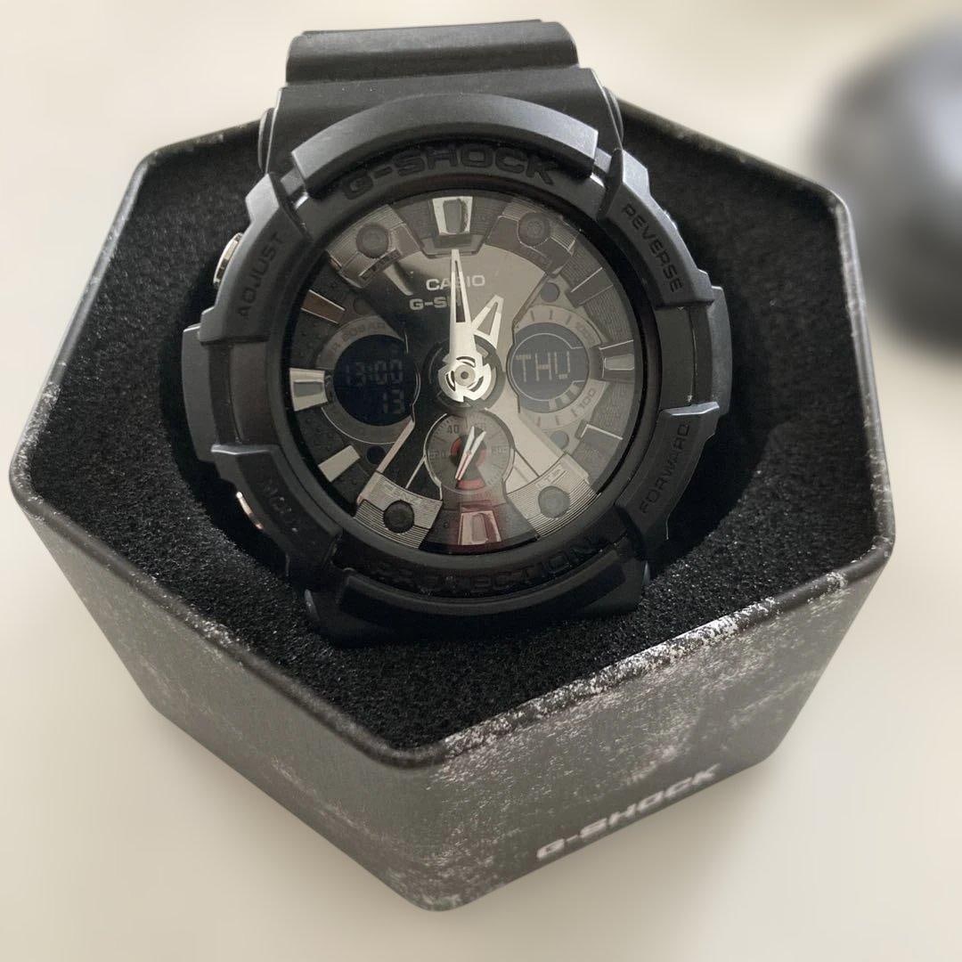 G-SHOCK Black Digital Watch: G-SHOCK Black Digital WatchProduct DescriptionG-SHOCK digital watch, made of black rubber, waterproof.Brand: G-SHOCK- Color: BlackModel: Electronic WatchMaterial: Rubber- Features: WaterproofSize: Men