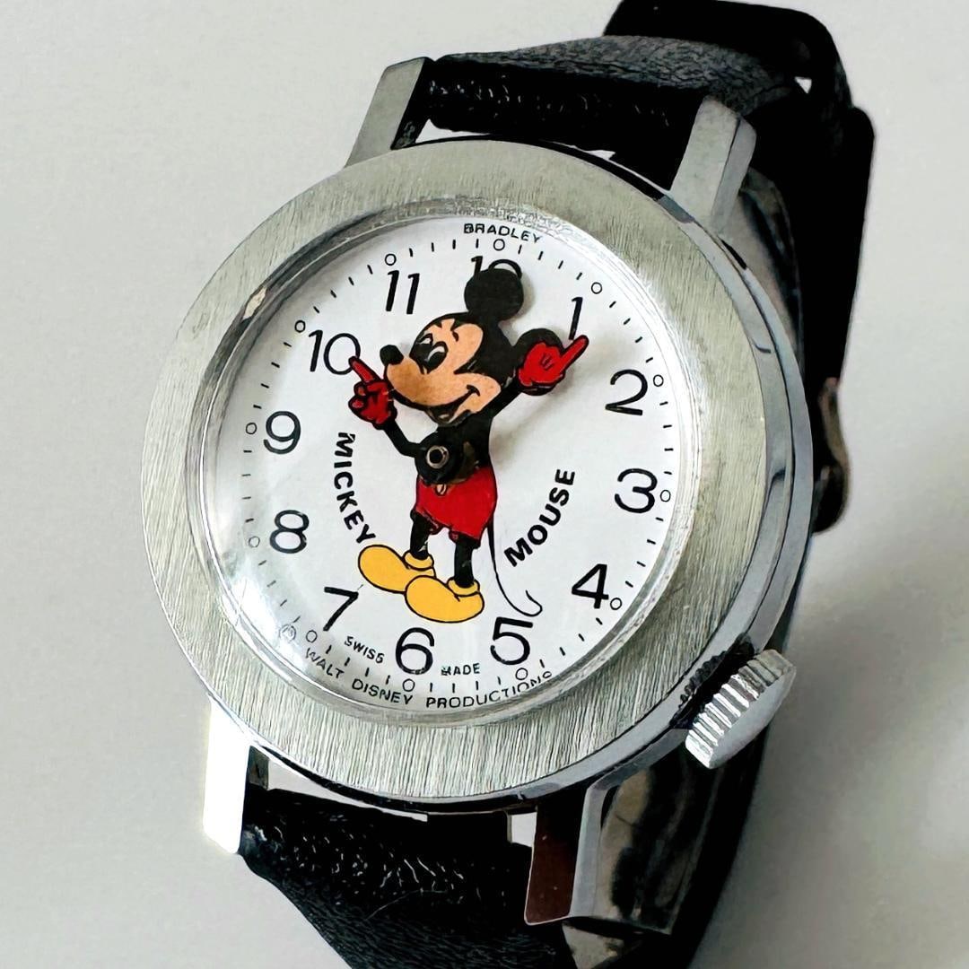 Bradley (Mickey Mouse) 1970s manual wind wall clock: Bradley (Mickey Mouse) 70s manual wind wall clock, famous for its genuine Disney character watches.Swiss made, American made'Bradley'This is a Mickey Mouse watch.Cute Mickey's head sways left and righ