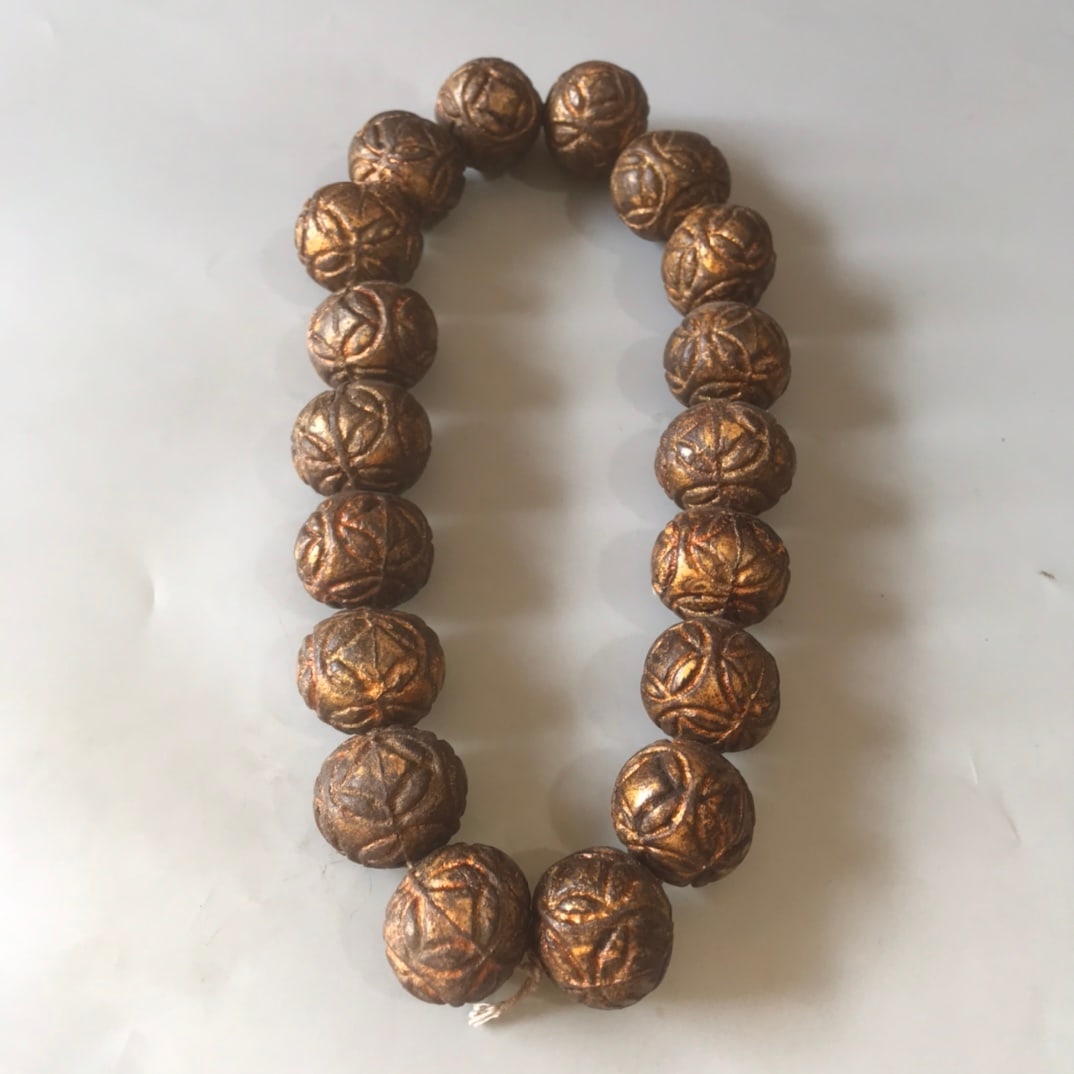 Qing Dynasty Agarwood Copper Coin Eighteen Handheld: Specifications: 21cm x 4.5cm, Weight: 125g Freight: 1.International Freight: Foreign shipping charges are determined by destination. 2.Photos, descriptions and valuations have been meticulously prepar