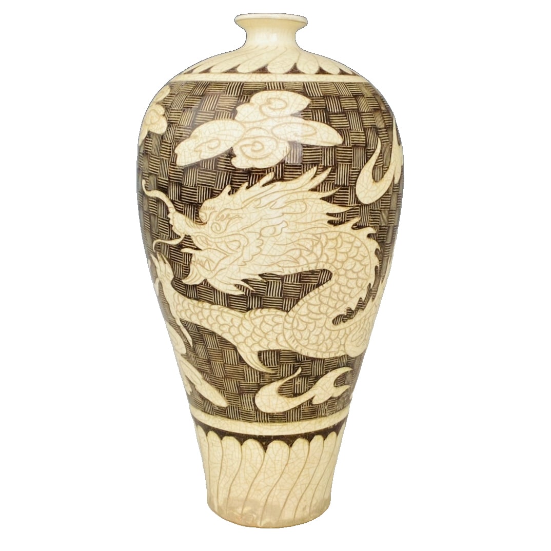 Longquan Celadon Dragon Meiping: This Cizhou kiln dragon pattern meiping is 33.5 centimeters tall with a diameter of 17 centimeters, featuring the typical characteristics of the Song Dynasty style. The overall shape is elegant with