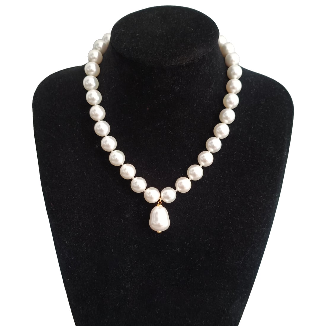 Old Collection Pearl Necklace: Ancient pearl necklace, well-preserved, in perfect condition. Total length is 50cm. diameter is 1.2cm. Weight is 97 grams. Freight: 1.International Freight: Foreign shipping charges are determined by
