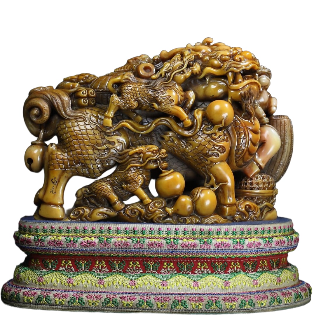 Carved Shoushan Stone Seal 'Qilin Presents Auspiciousness': Exquisite craftsmanship and elegant design Freight: 1.International Freight: Foreign shipping charges are determined by destination. 2.Photos, descriptions and valuations have been meticulously prepar
