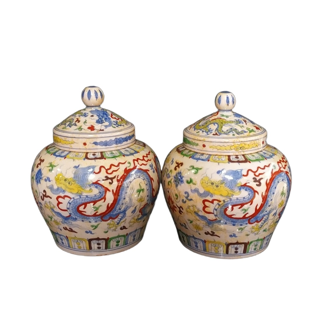 Ming Chenghua Doucai Hand-painted Dragon Pattern Covered Jar (1 of 8)