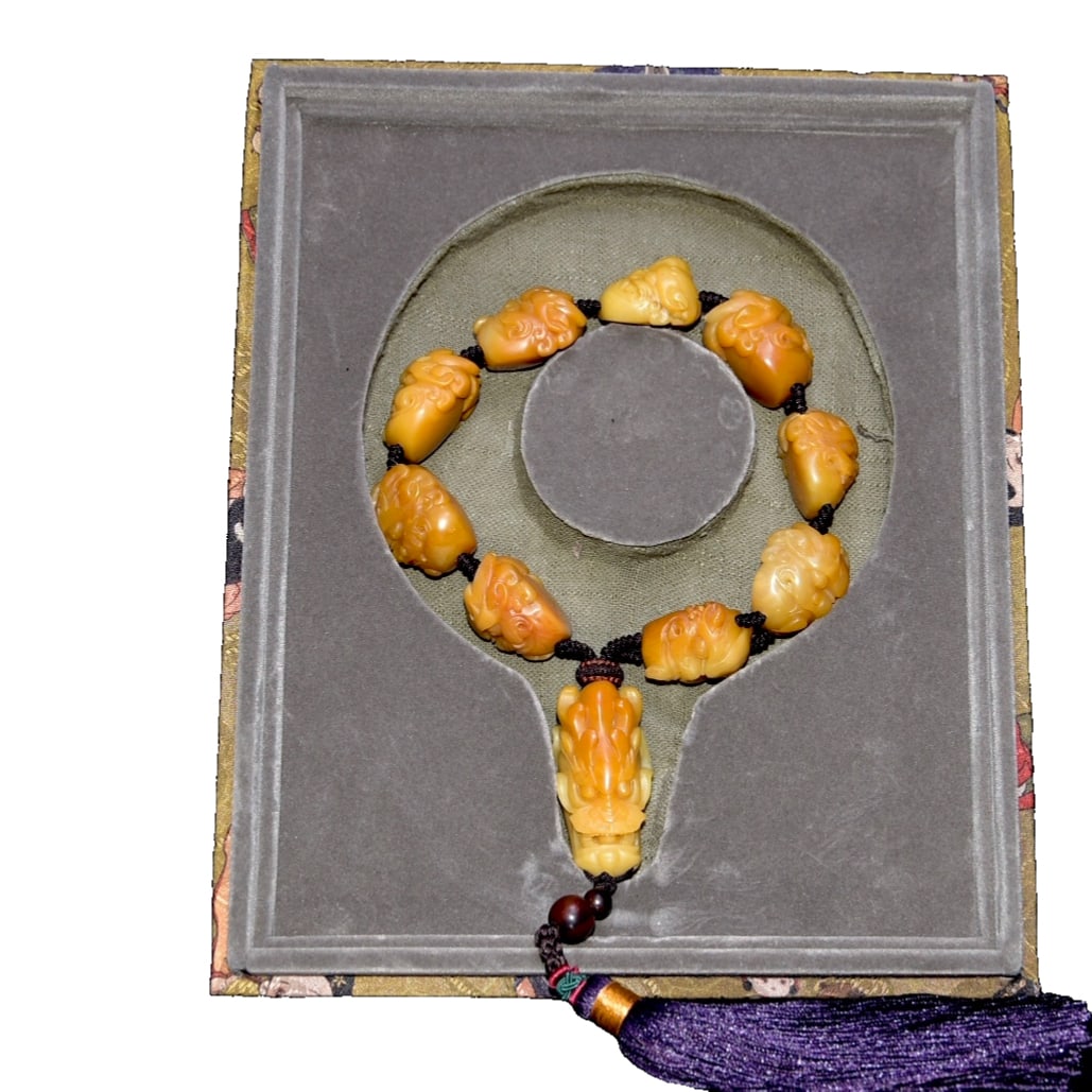 Shoushan Stone Tianhuang Stone 'Nine Sons of the Dragon' Hand Carved Bracelet: A rare treasure from the old collection - Shoushan stone Tianhuang stone 'Nine Sons of the Dragon' hand-arranged, original stone color, exquisitely carved by hand, with fine workmanship, each figure d