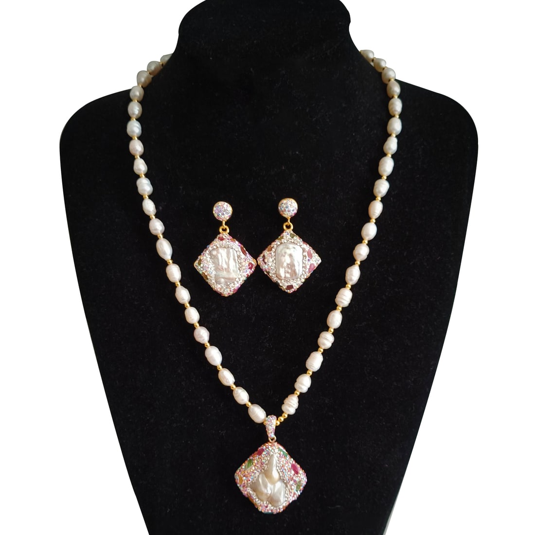 Qing Dynasty Pearl Necklace (1 of 9)