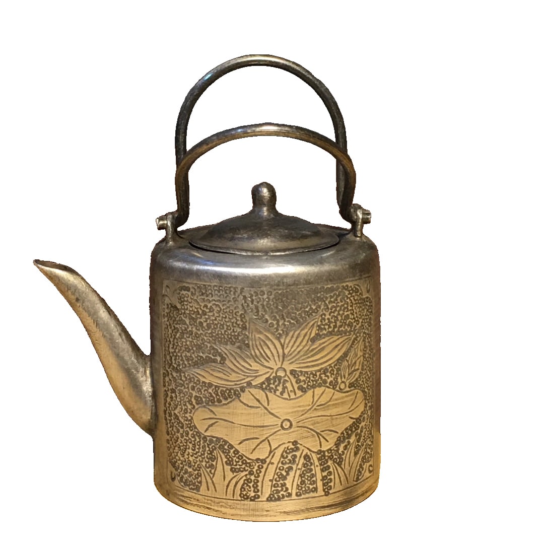 Small Pure Silver Teapot: Small silver teapot, 5 cm high, 5 cm in diameter, weighing 26 grams Freight: 1.International Freight: Foreign shipping charges are determined by destination. 2.Photos, descriptions and valuations have